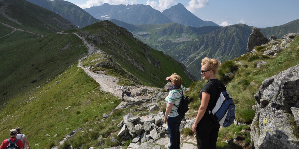 Najlepsze szlaki turystyczne w Tatrach – odkryj piękno polskich gór