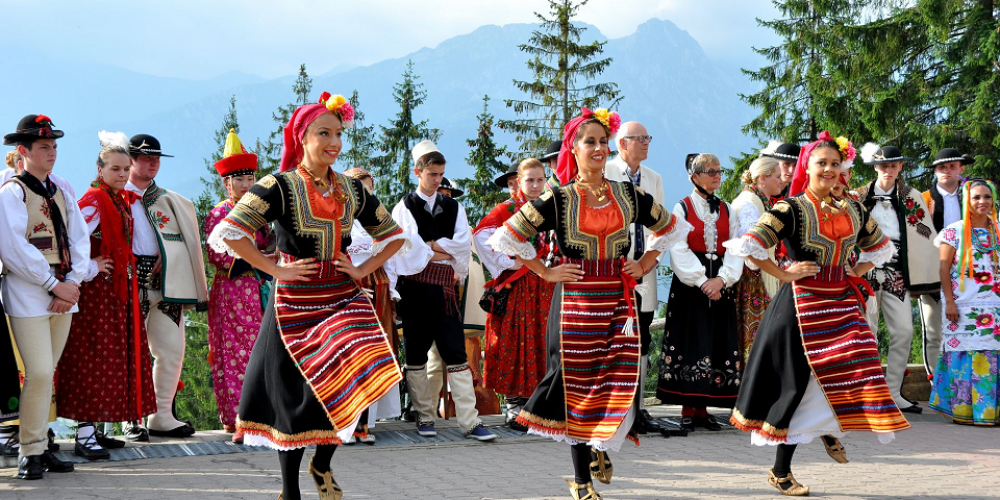 Góralskie festiwale muzyczne i kulturalne - szczegółowe opisy popularnych festiwali, ich historii i atrakcji.